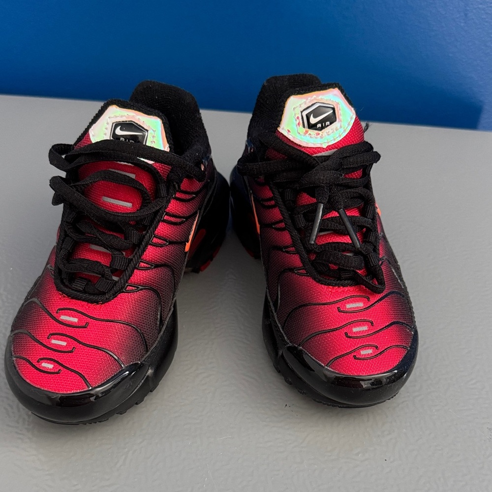 Nike Kids Black and Red Sneakers